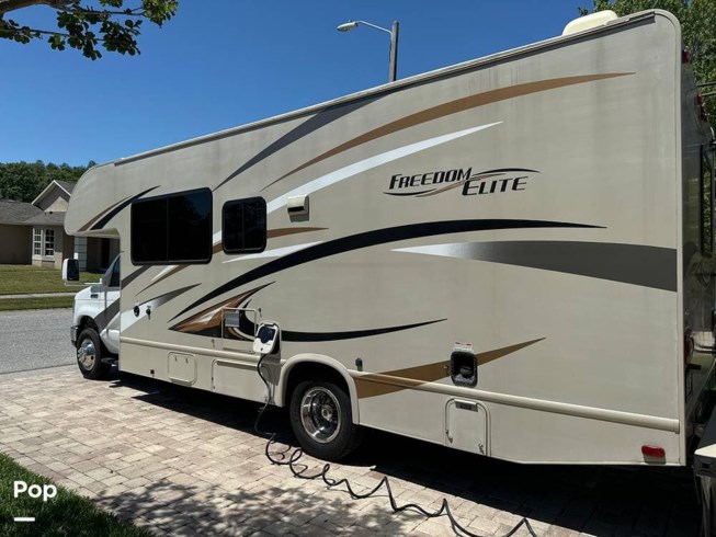 2016 Thor Motor Coach Freedom Elite 26FE - Used Class C For Sale by Pop RVs in New Port Richey, Florida