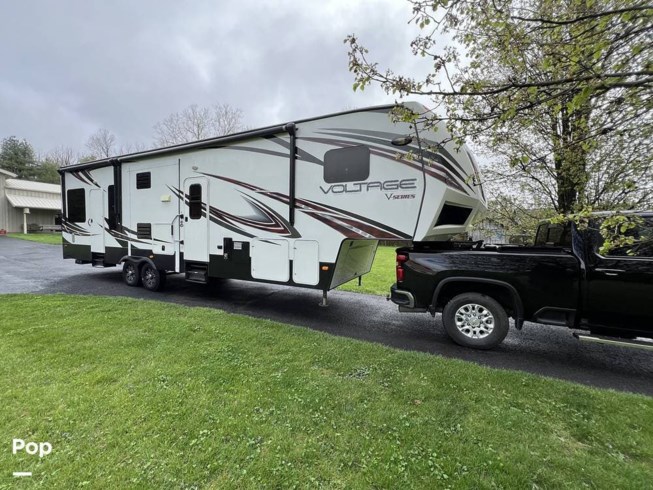 2015 Dutchmen Voltage 3305 - Used Toy Hauler For Sale by Pop RVs in Bloomington, Indiana