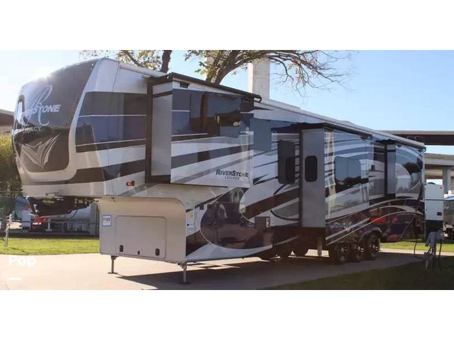 2022 Forest River RiverStone 42FSKG - Used Fifth Wheel For Sale by Pop RVs in Tyler, Texas
