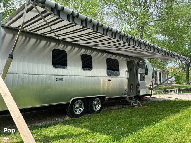 2023 Classic 33FB Twin by Airstream from Pop RVs in Wildwood, Missouri