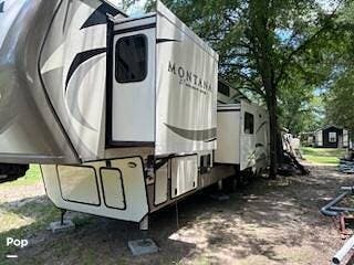2019 Keystone Montana 3855 BR - Used Fifth Wheel For Sale by Pop RVs in Corsicana, Texas