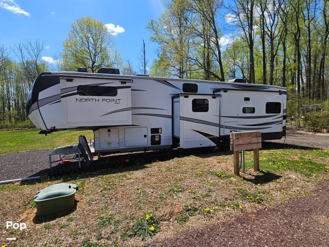 2022 Jayco North Point 377RLBH - Used Fifth Wheel For Sale by Pop RVs in Quakertown, Pennsylvania