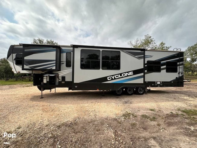 2021 Heartland Cyclone 4270 - Used Toy Hauler For Sale by Pop RVs in La Grange, Texas