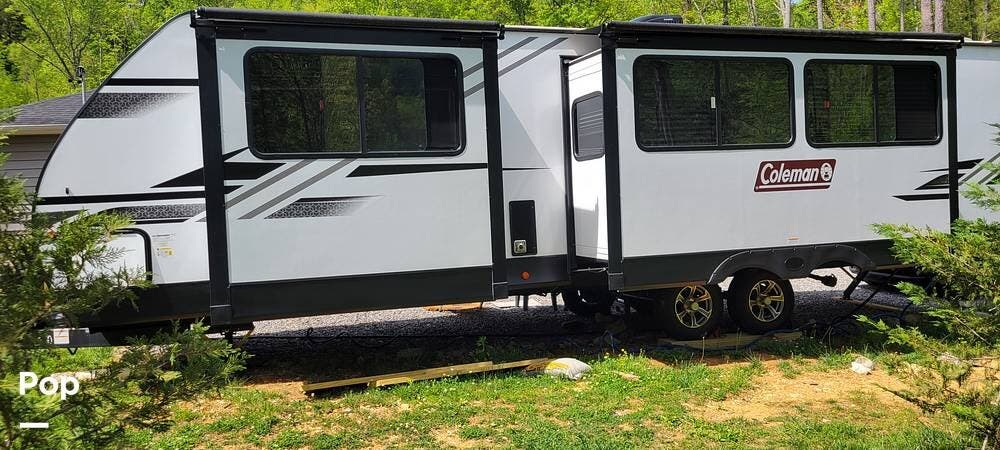 2022 Dutchmen Coleman 3055BS - Used Travel Trailer For Sale by Pop RVs in Knoxville, Tennessee features Air Conditioning, Awning, Slideout