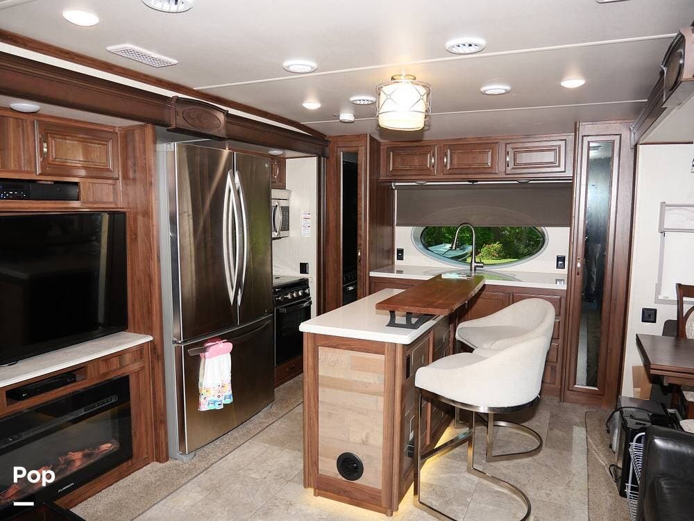 2019 Columbus Castaway CMT86FK by Palomino from Pop RVs in Roanoke, Alabama