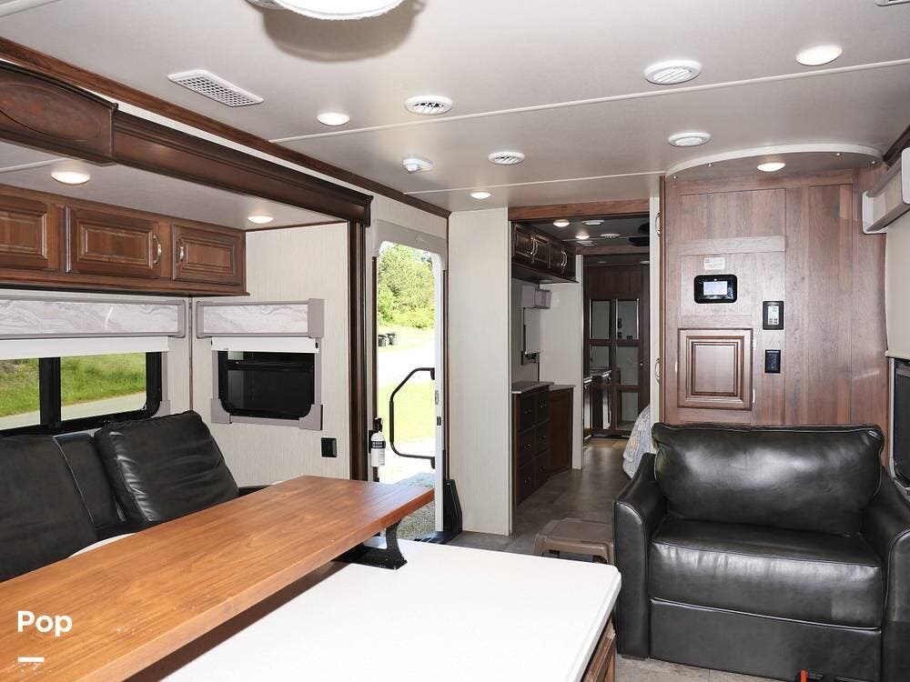 Used 2019 Palomino Columbus Castaway CMT86FK available in Roanoke, Alabama