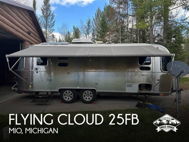 Used 2015 Airstream Flying Cloud 25FB available in Mio, Michigan