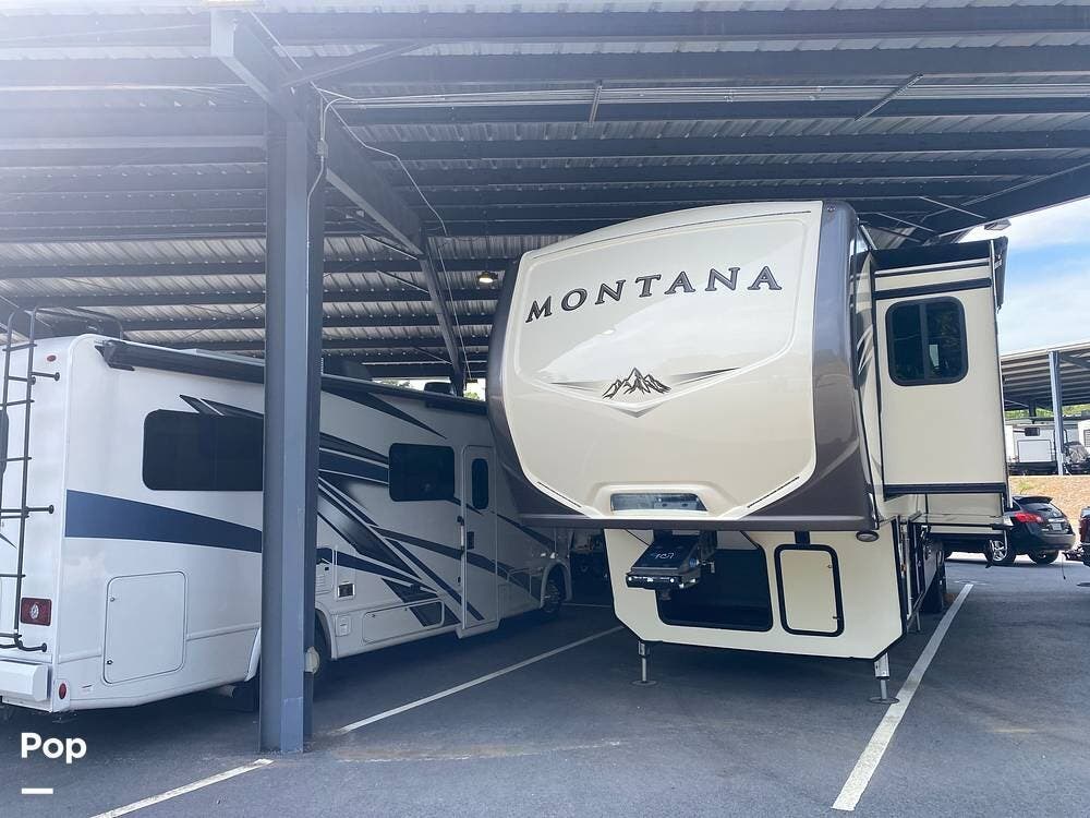 2017 Keystone Montana 3950BR - Used Fifth Wheel For Sale by Pop RVs in Gainesville, Georgia features Leveling Jacks, Awning, Slideout, Air Conditioning