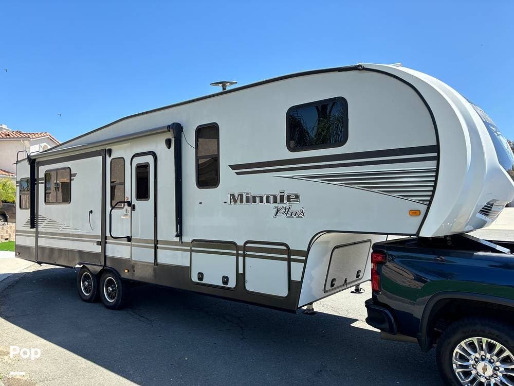 2020 Minnie Plus 29MBH by Winnebago from Pop RVs in Fallbrook, California
