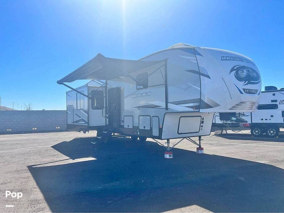 2022 Cherokee Arctic Wolf 3550SUITE - Used Fifth Wheel For Sale by Pop RVs in Waddell, Arizona features Awning, Slideout, Air Conditioning