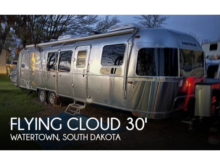 Used 2022 Airstream Flying Cloud 30FB Bunk available in Watertown, South Dakota