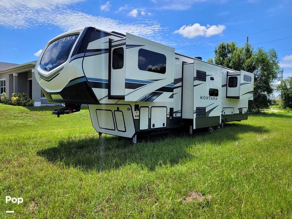 2021 Keystone Montana 3762BP - Used Fifth Wheel For Sale by Pop RVs in Cape Coral, Florida features Leveling Jacks, Awning, Air Conditioning, Slideout