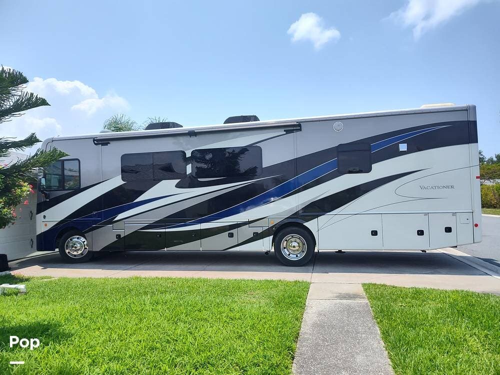 2019 Holiday Rambler Vacationer 35K - Used Class A For Sale by Pop RVs in Fort Myers, Florida features Leveling Jacks, Slideout, Awning, Air Conditioning