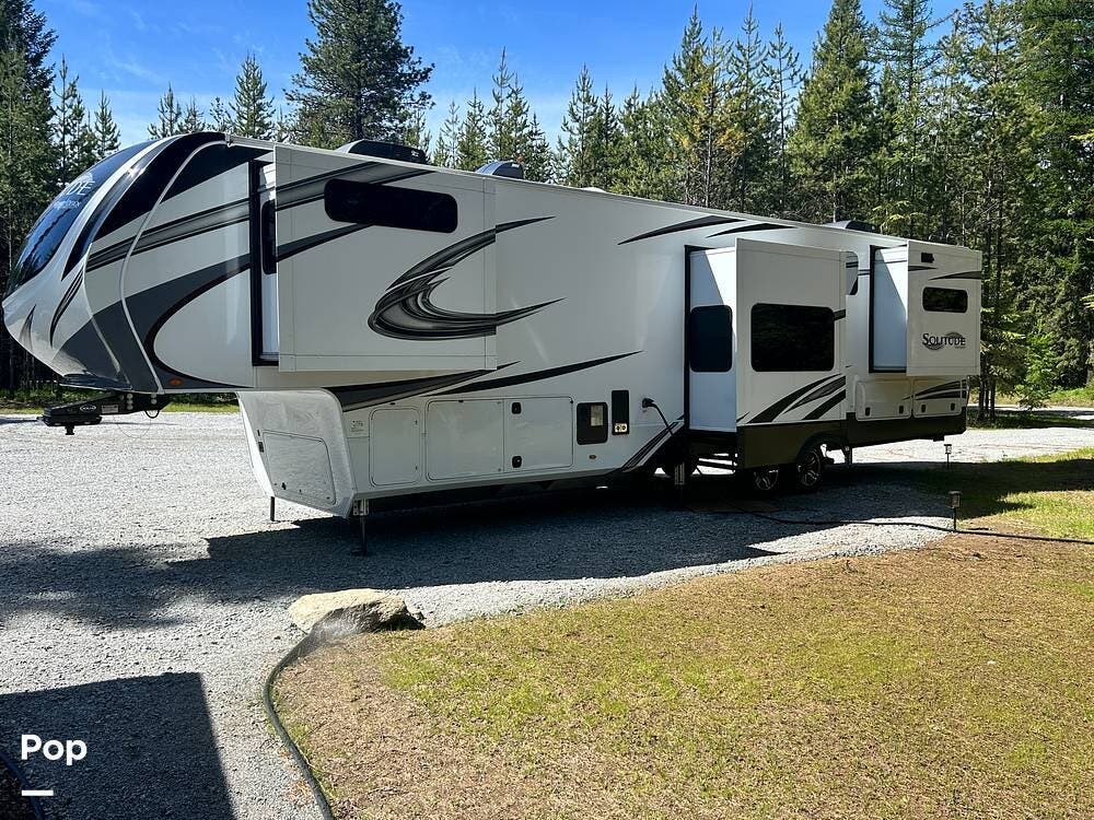 2021 Grand Design Solitude 390RK - Used Fifth Wheel For Sale by Pop RVs in Newport, Washington features Air Conditioning, Awning, Slideout