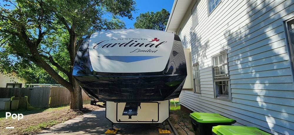 2020 Forest River Cardinal Limited 3830BHLE - Used Fifth Wheel For Sale by Pop RVs in Bridgeport, Texas features Awning, Air Conditioning, Slideout, Leveling Jacks