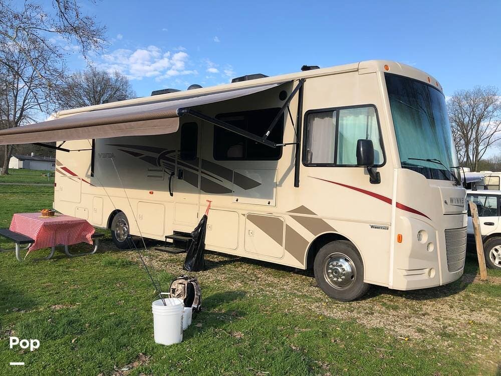 2017 Winnebago Vista 31BE - Used Class A For Sale by Pop RVs in Fredericksburg, Ohio features Awning, Slideout, Air Conditioning, Leveling Jacks, Generator