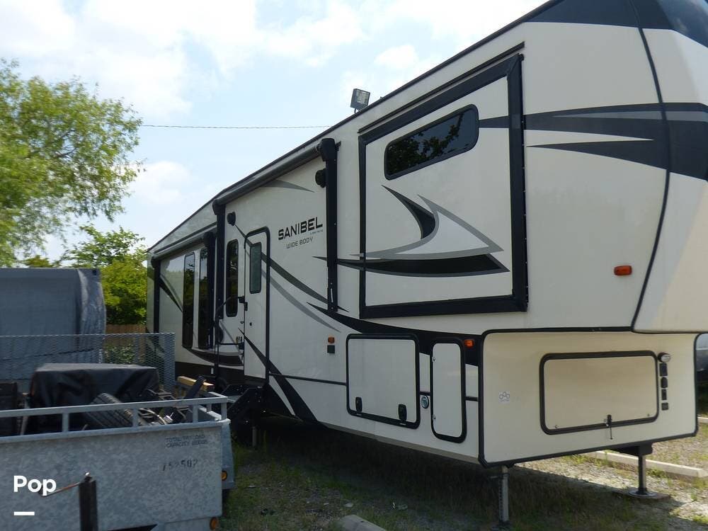 2021 Prime Time Sanibel 3702WB - Used Fifth Wheel For Sale by Pop RVs in Chesapeake, Virginia features Leveling Jacks, Air Conditioning, Awning, Slideout