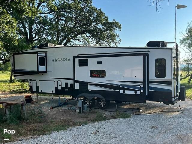 2022 Keystone Arcadia 3660RL - Used Fifth Wheel For Sale by Pop RVs in Allegan, Michigan features Awning, Air Conditioning, Slideout, Leveling Jacks