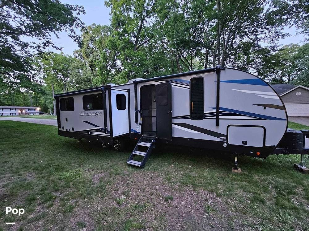2022 Cherokee Alpha Wolf 26RL-L - Used Travel Trailer For Sale by Pop RVs in Elkhart, Indiana features Slideout, Air Conditioning, Awning