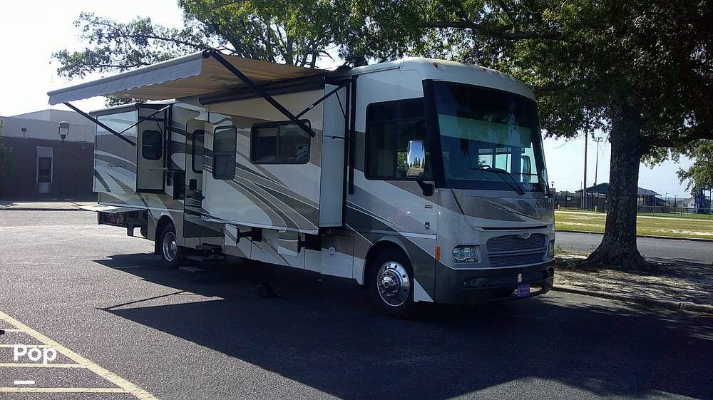 2013 Winnebago Adventurer 37F - Used Class A For Sale by Pop RVs in Lexington, South Carolina features Air Conditioning, Awning, Leveling Jacks, Generator, Slideout