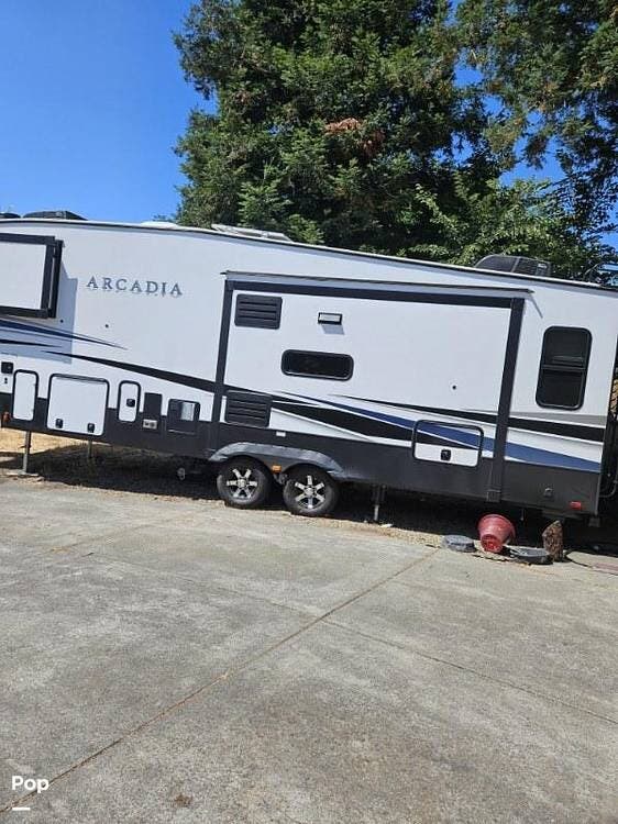 2022 Keystone Arcadia 3250RL - Used Fifth Wheel For Sale by Pop RVs in Santa Rosa, California features Air Conditioning, Awning, Leveling Jacks, Slideout