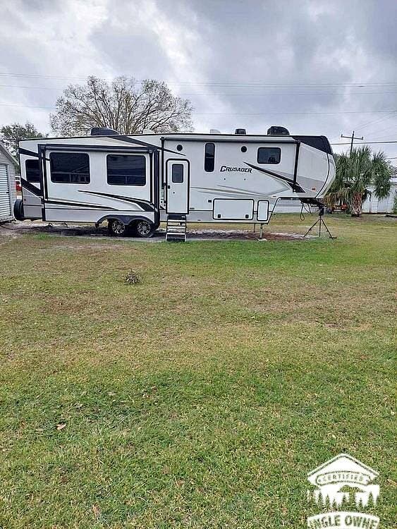 2022 Crusader 335RLP by Prime Time from Pop RVs in Wauchula, Florida