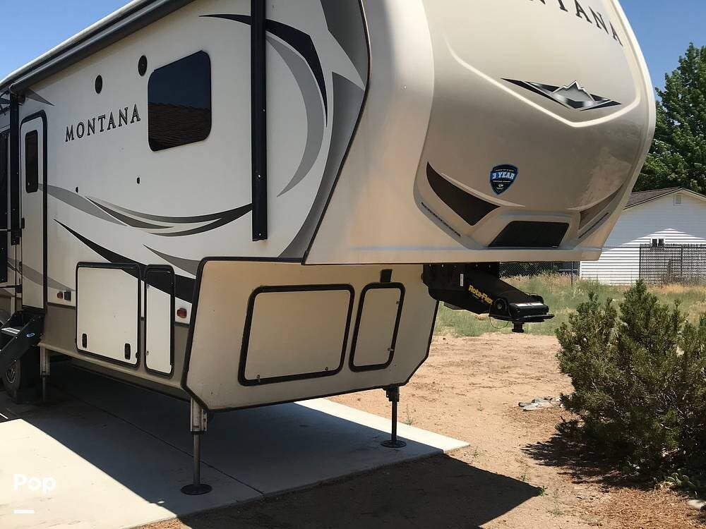 2018 Keystone Montana 3120RL - Used Fifth Wheel For Sale by Pop RVs in Sparks, Nevada features Leveling Jacks, Awning, Air Conditioning, Slideout