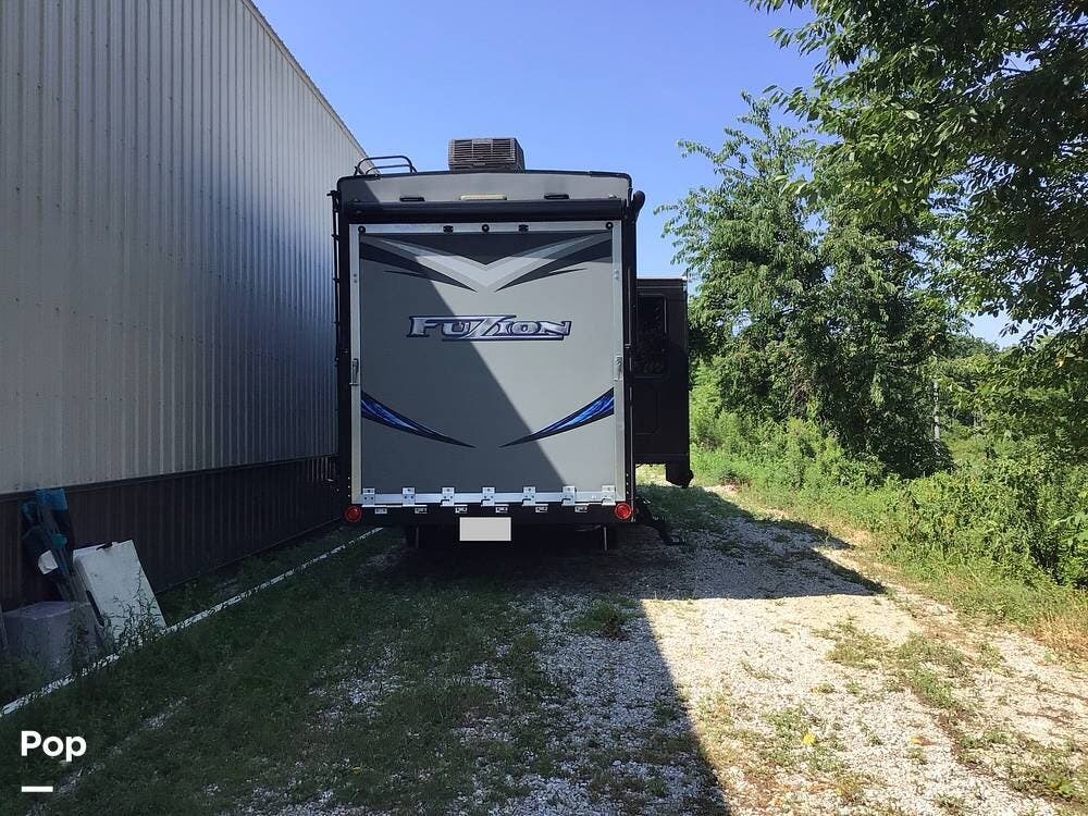 2016 Fuzion 371 by Keystone from Pop RVs in Hanover, Pennsylvania