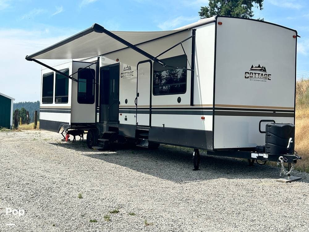 2022 Forest River Cedar Creek 40CRS - Used Travel Trailer For Sale by Pop RVs in Coeur D Alene, Idaho features Leveling Jacks, Slideout, Awning, Air Conditioning