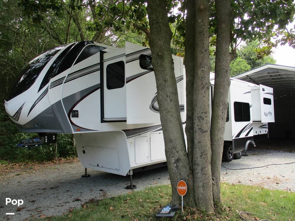 2022 Grand Design Solitude 390 RK - Used Fifth Wheel For Sale by Pop RVs in Dagsboro, Delaware features Slideout, Awning, Leveling Jacks, Air Conditioning