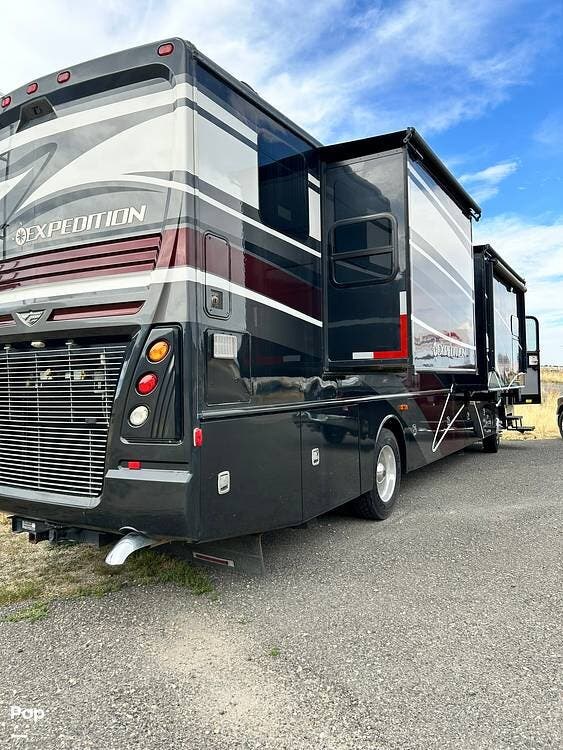 2015 Fleetwood Expedition 38K - Used Diesel Pusher For Sale by Pop RVs in Cody, Wyoming features Air Conditioning, Leveling Jacks, Slideout, Generator, Awning