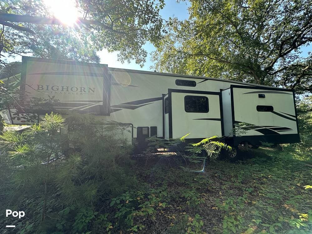 2020 Heartland Bighorn 39MB - Used Fifth Wheel For Sale by Pop RVs in Longview, Texas features Air Conditioning, Slideout