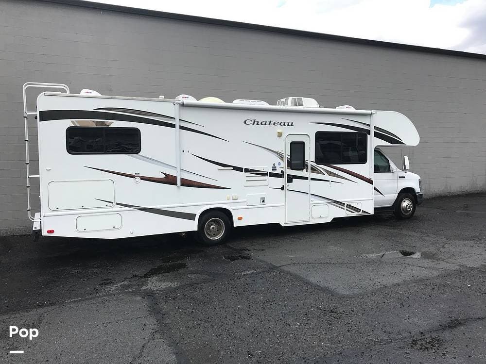 2012 Chateau 31F by Thor Motor Coach from Pop RVs in Carson City, Nevada