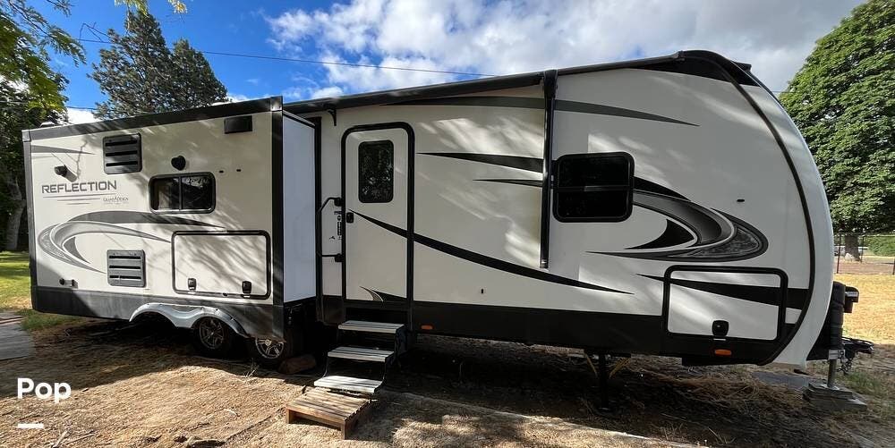 2021 Grand Design Reflection 297RSTS - Used Travel Trailer For Sale by Pop RVs in Union, Oregon features Awning, Leveling Jacks, Air Conditioning, Slideout