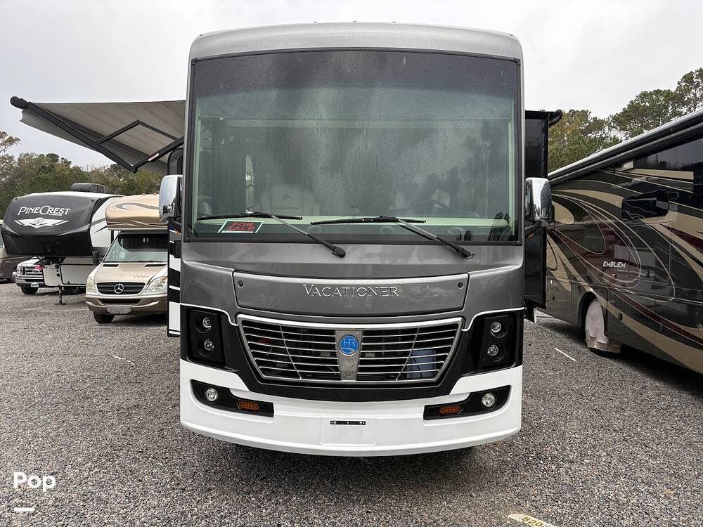 2021 Holiday Rambler Vacationer 35K - Used Class A For Sale by Pop RVs in Bluffton, South Carolina features Leveling Jacks, Slideout, Generator, Awning, Air Conditioning