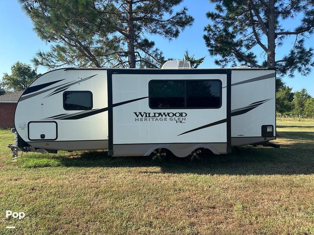 2022 Forest River Wildwood Heritage Glen 22RBHL - Used Travel Trailer For Sale by Pop RVs in Paris, Texas features Slideout, Air Conditioning, Awning