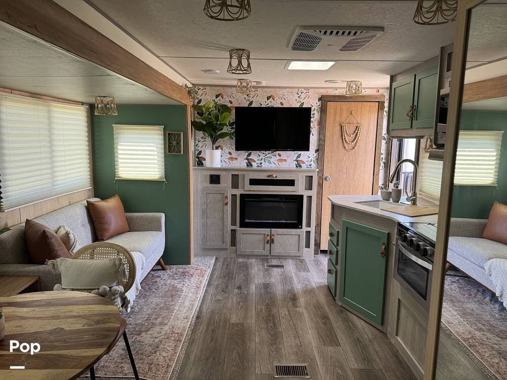 2022 Forest River Catalina 323BHDSCK - Used Travel Trailer For Sale by Pop RVs in Pueblo West, Colorado features Slideout, Air Conditioning, Awning