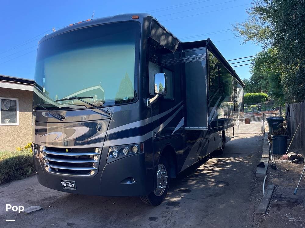 2017 Thor Motor Coach Miramar 34.3 - Used Class A For Sale by Pop RVs in El Cajon, California features Generator, Awning, Air Conditioning, Slideout, Leveling Jacks