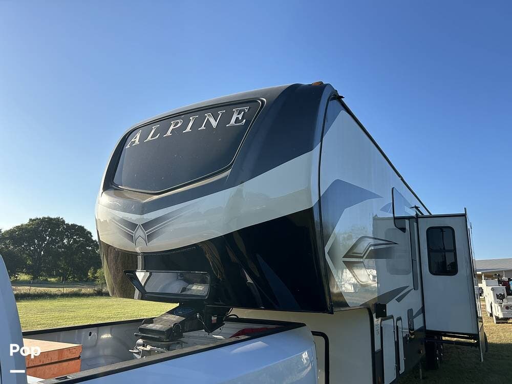 2022 Keystone Alpine 3790FK - Used Fifth Wheel For Sale by Pop RVs in Covington, Texas features Air Conditioning, Slideout, Awning