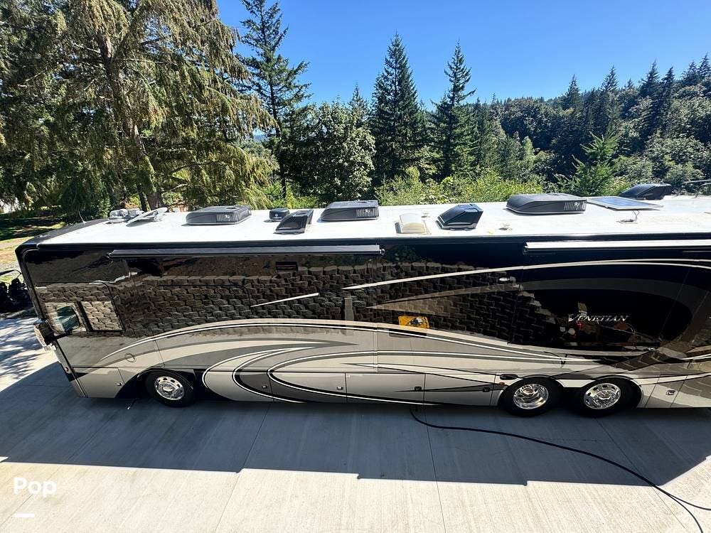 2022 Venetian B42 by Thor Motor Coach from Pop RVs in Washougal, Washington
