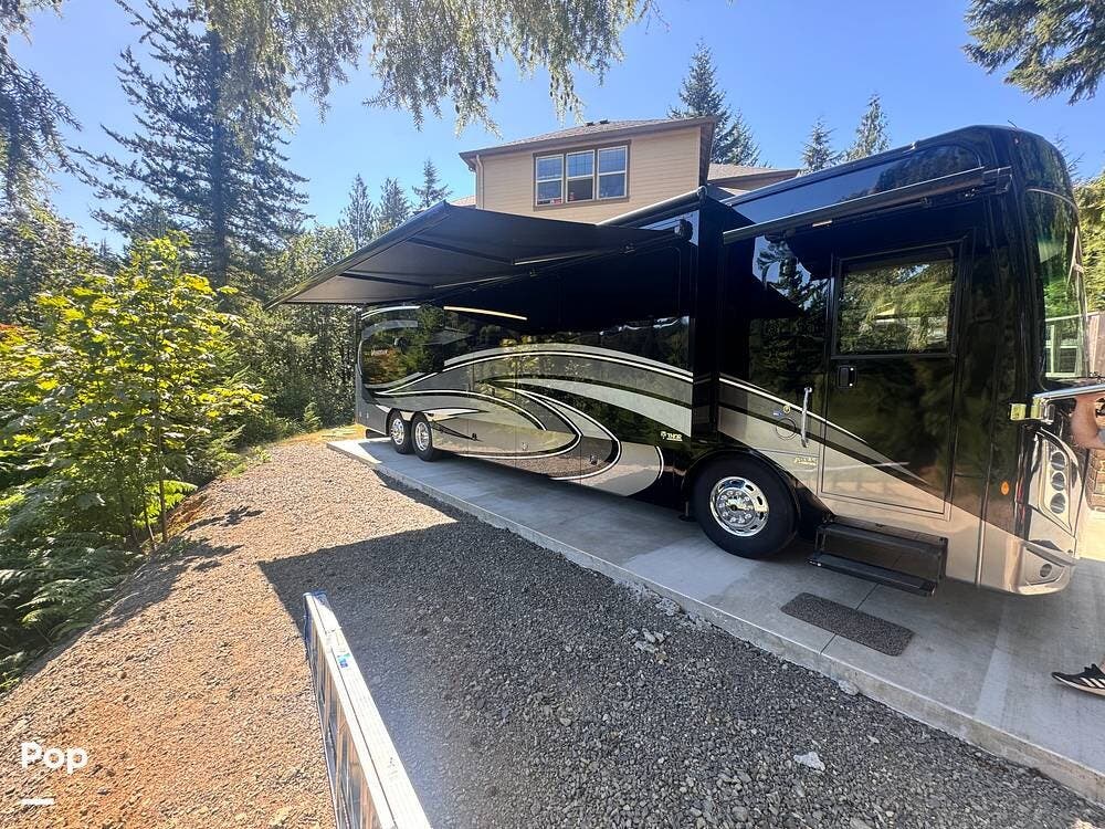 2022 Thor Motor Coach Venetian B42 - Used Diesel Pusher For Sale by Pop RVs in Washougal, Washington features Air Conditioning, Awning, Leveling Jacks, Slideout, Generator