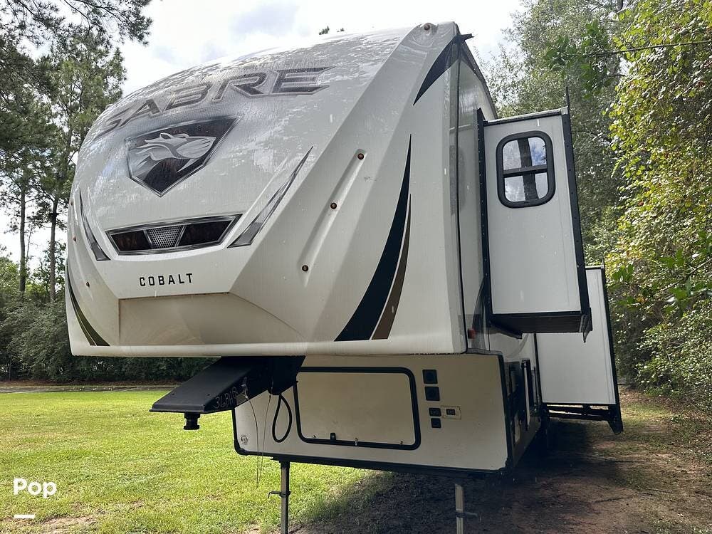 2022 Forest River Sabre 36BHQ - Used Fifth Wheel For Sale by Pop RVs in Magnolia, Texas features Leveling Jacks, Air Conditioning, Awning, Slideout