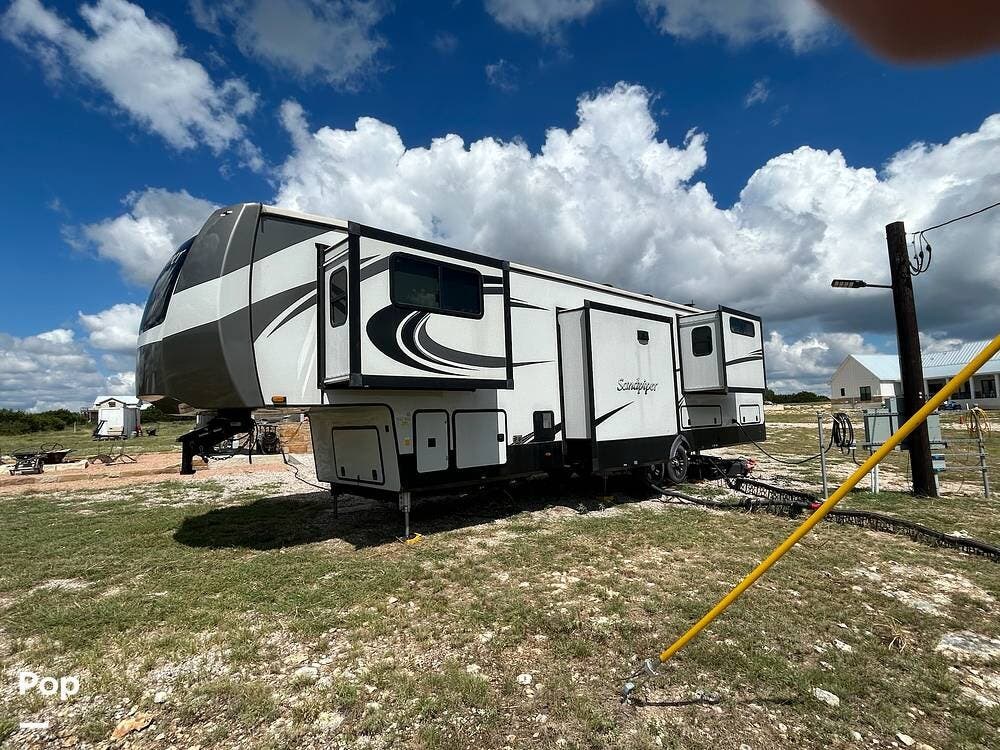 2022 Forest River Sandpiper 391FLRB - Used Fifth Wheel For Sale by Pop RVs in Bertram, Texas features Slideout, Air Conditioning, Leveling Jacks, Awning