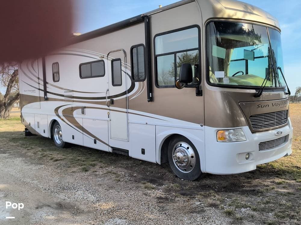 2007 Gulf Stream Sun Voyager 8324 - Used Class A For Sale by Pop RVs in Greenville, Texas features Generator, Slideout, Air Conditioning, Awning