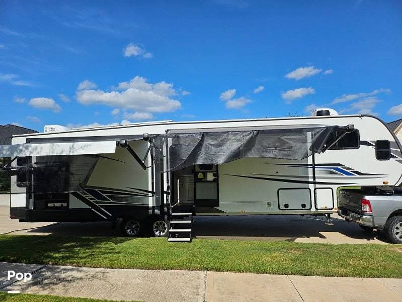 2023 Silverstar XLT 354MBH by Highland Ridge from Pop RVs in Brookshire, Texas