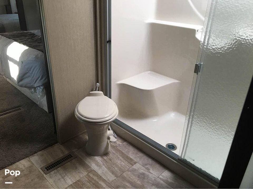 2019 Palomino Columbus 383FB - Used Fifth Wheel For Sale by Pop RVs in Oakland, Maryland features Leveling Jacks, Air Conditioning, Slideout