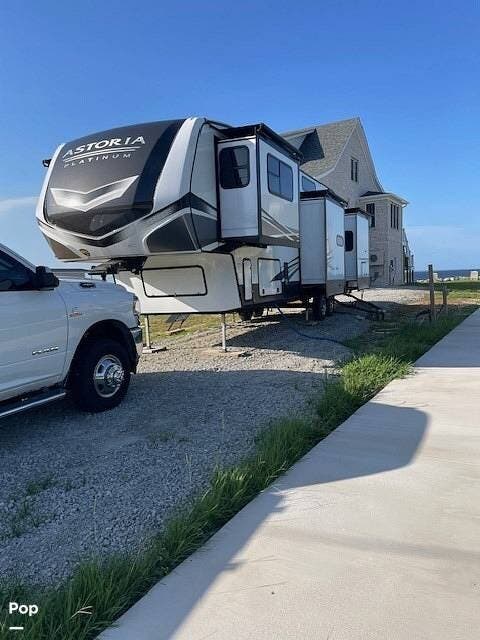 2024 Dutchmen Astoria PLATINUM 3803FLP - Used Fifth Wheel For Sale by Pop RVs in Havelock, North Carolina features Air Conditioning, Slideout, Leveling Jacks