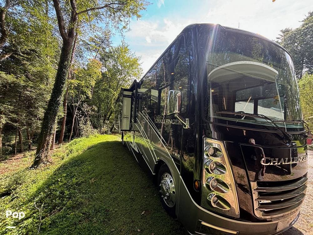 2022 Challenger 37DS by Thor Motor Coach from Pop RVs in Hendersonville, North Carolina