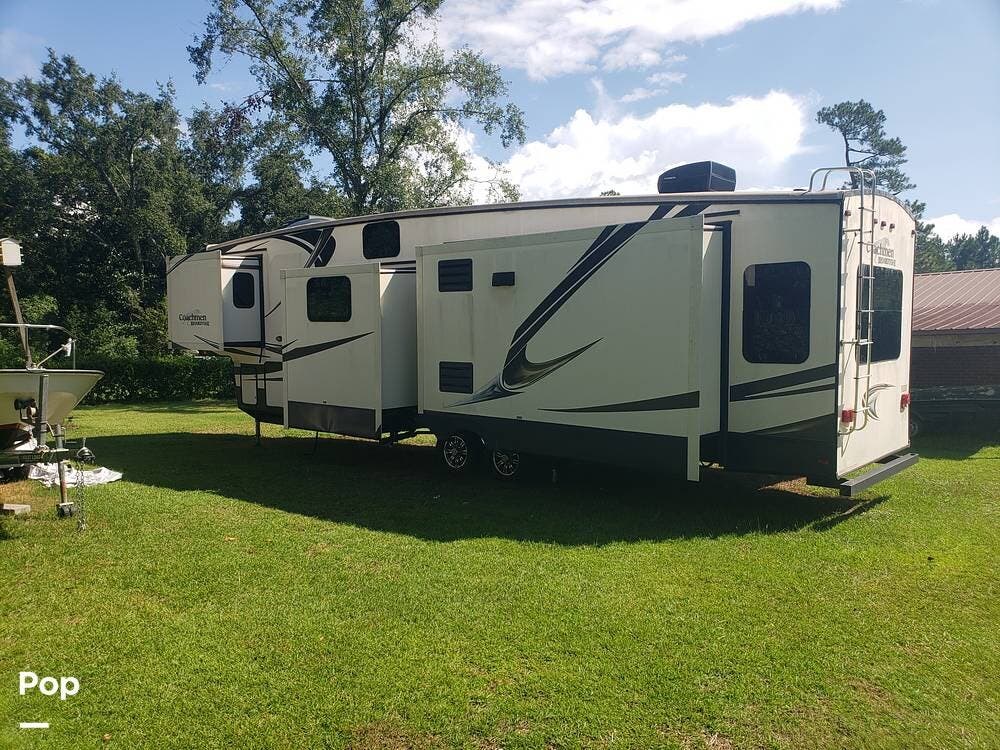 2016 Coachmen Brookstone 395RL - Used Fifth Wheel For Sale by Pop RVs in Foley, Alabama features Awning, Leveling Jacks, Air Conditioning, Slideout
