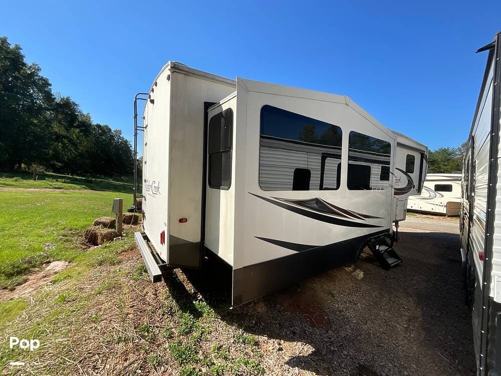 2018 Forest River Cedar Creek 29RE - Used Fifth Wheel For Sale by Pop RVs in Pickens, South Carolina features Air Conditioning, Slideout, Leveling Jacks, Awning